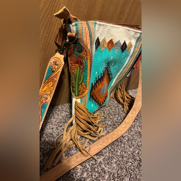 American Darling - Picture 2 of 3